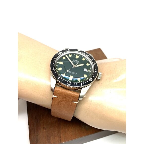 Oris Men's Watch 7720 Divers Sixty-Five Swiss Automatic Green Dial Brown Leather - Picture 6 of 15